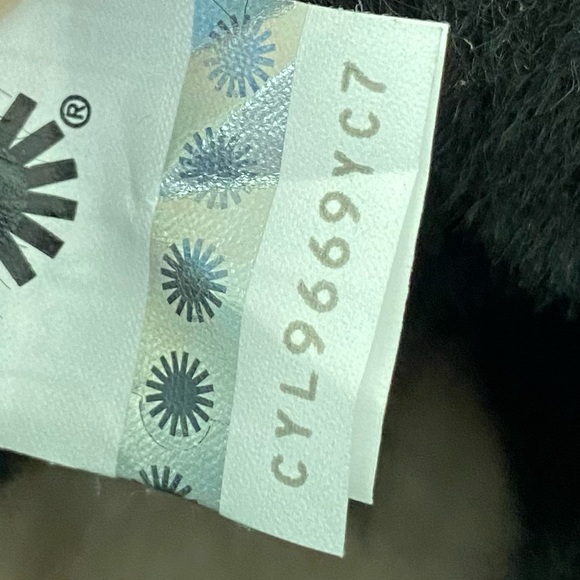 UGG Classic Ultra Mini Boots Black RETAIL $160 - Picture 6 of 14